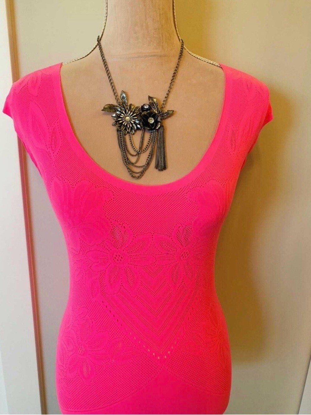 Antique-Style Floral Pendant Necklace in Gunmetal